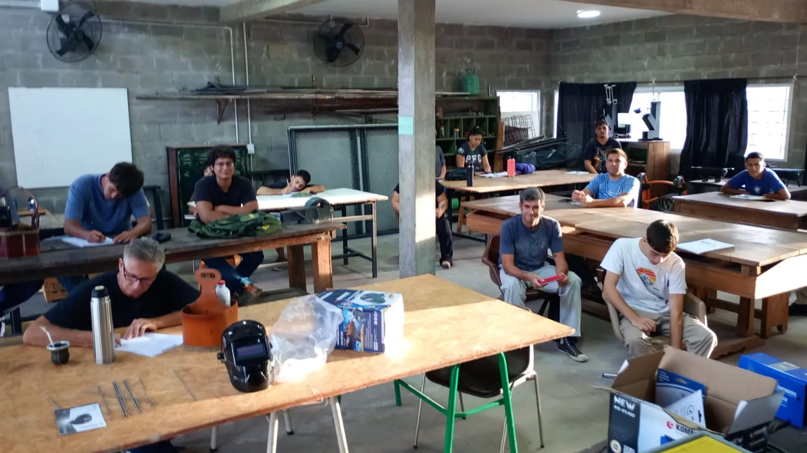 "Más de 30 alumnos arrancaron Soldador Básico y el taller quedó chico"